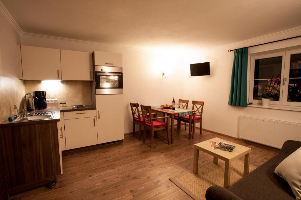 Appartement Haus Pichler ลีโอกัง ภายนอก รูปภาพ