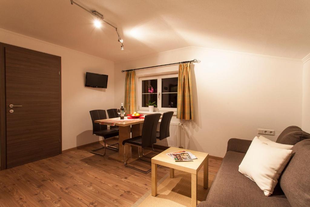 Appartement Haus Pichler ลีโอกัง ภายนอก รูปภาพ
